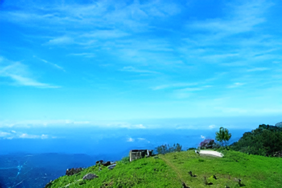 Misty mountain valley seen from Lockhart Gap Kerala