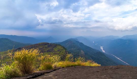 Trekking trail to Meenuliyan Para